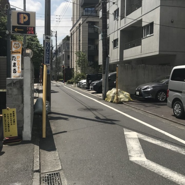 エルマノス赤坂 ビル前面道路