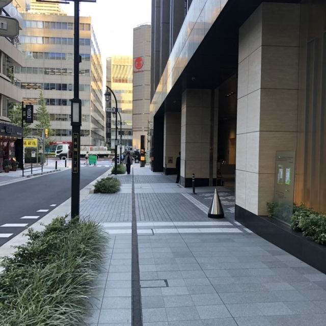 太陽生命日本橋ビル ビル前面道路