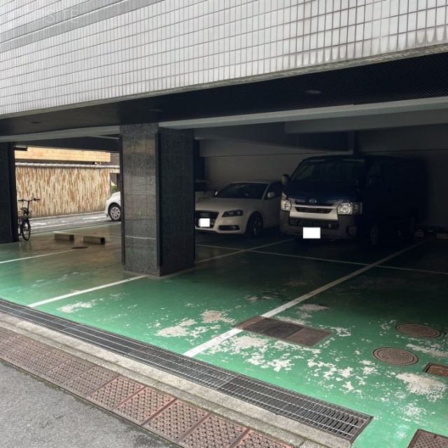 八重洲新宿御苑ビル 駐車場