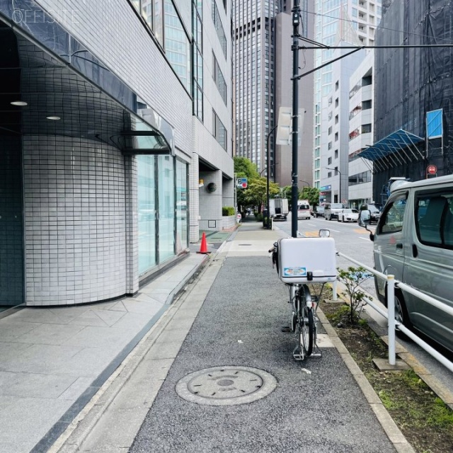 芝公園阪神ビル 前面歩道