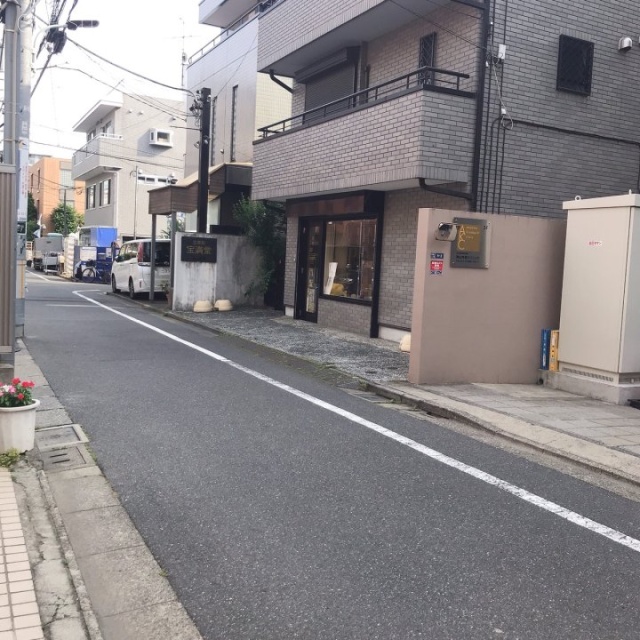 青山浜ビル ビル前面道路