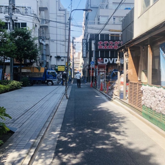 星座ビル ビル前面道路