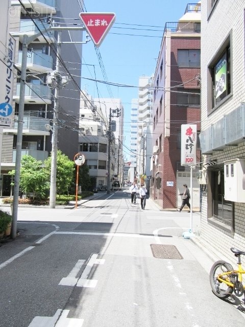 アンユビル ビル前面道路