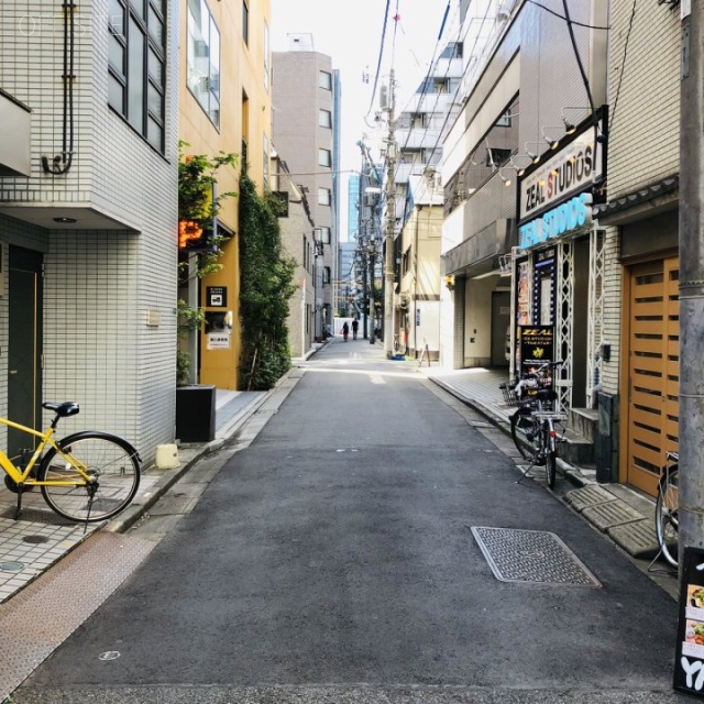 加藤ビル ビル前面道路