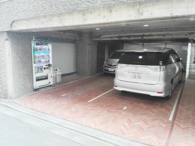 伊藤ビル 駐車場