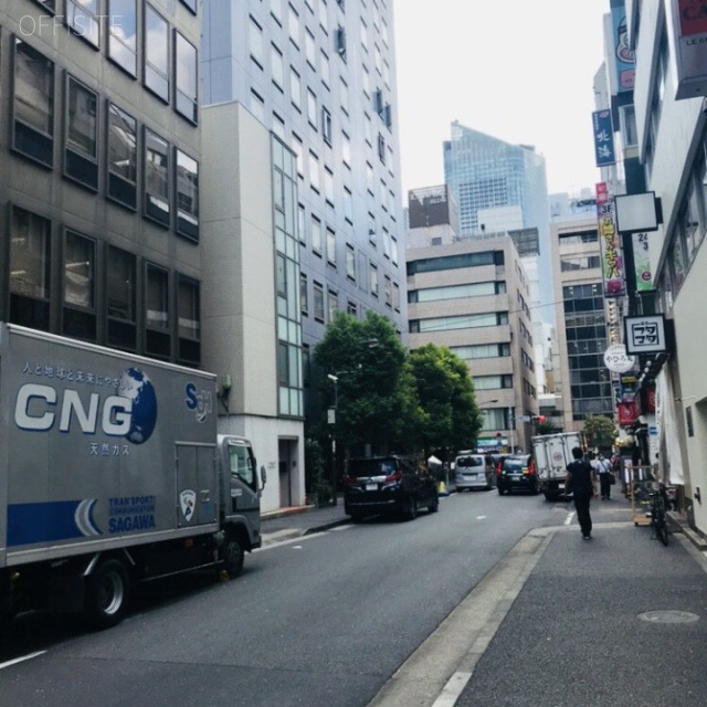 ル・グラシエルBLDG.22 ビル前面道路