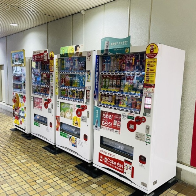 ワールドインポートマートビル 自動販売機