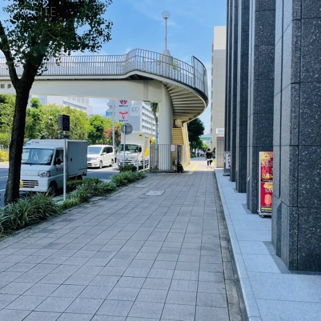 坂種栄ビル 前面歩道