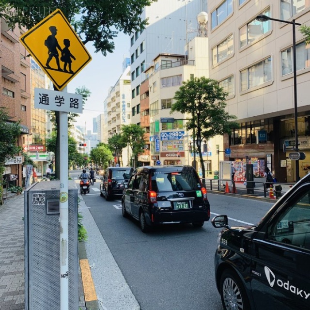 ライオンズステーションプラザ半蔵門 ビル前面道路