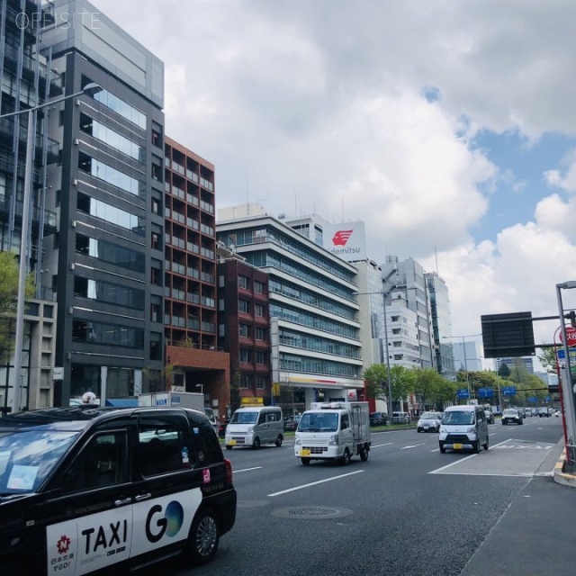 ファミリー南青山ビル 前面道路