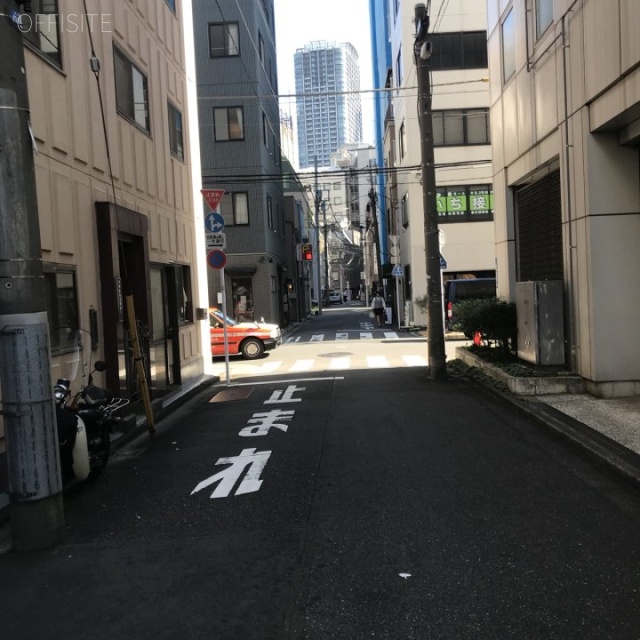 新橋五光ビル ビル前面道路
