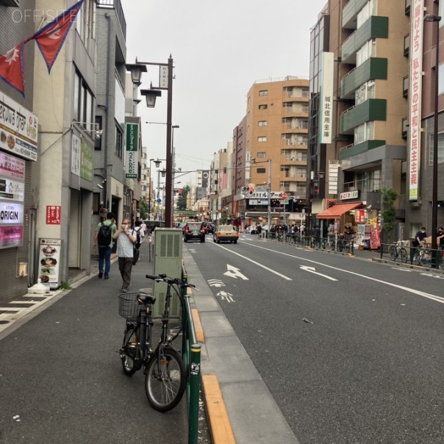 クラウンビル ビル前面道路