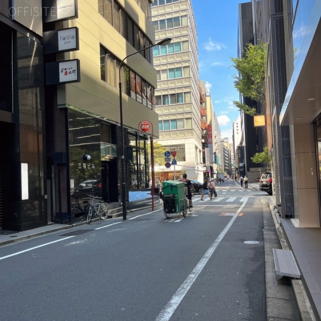 吉岡屋銀座ビル 前面道路