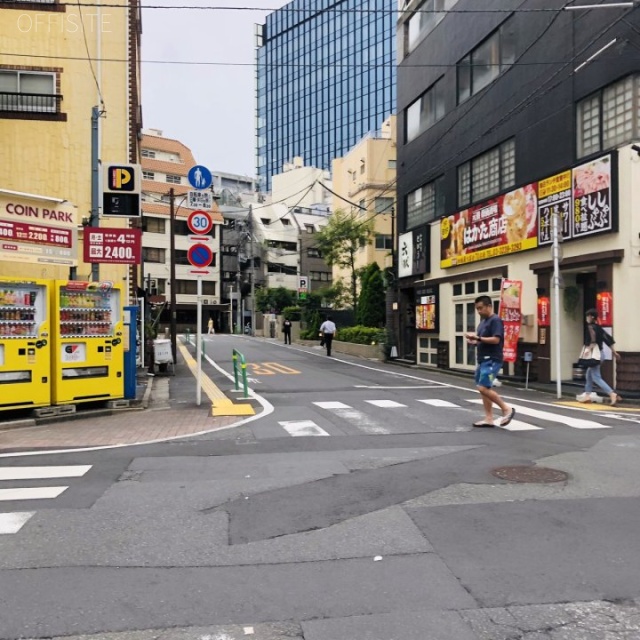 247ビル ビル前面道路