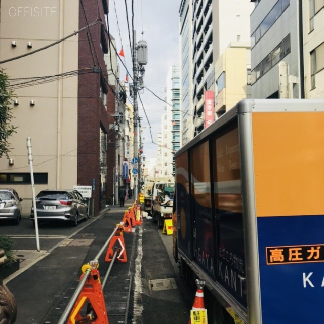 八丁堀鈴らん通りビル　ビル前面道路