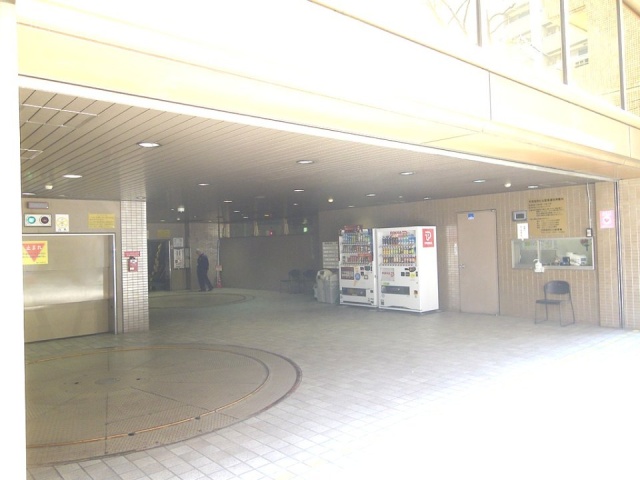 大和地所ビル 駐車場