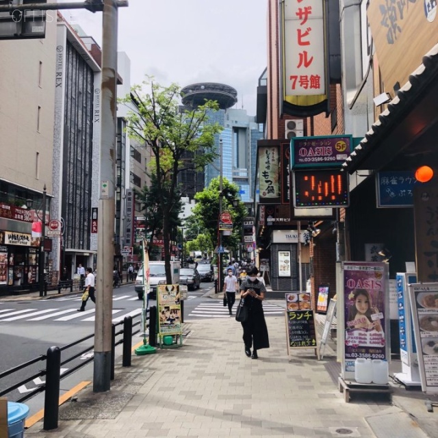 ゴールド赤坂 ビル前面道路