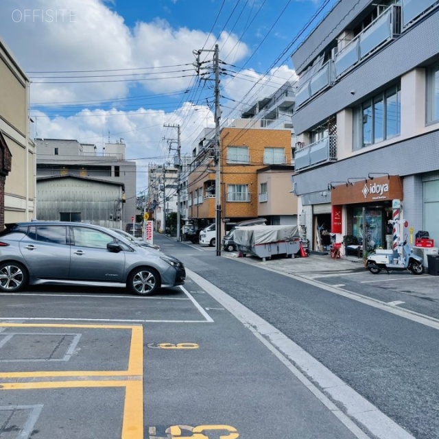 坂入ビル ビル前面道路