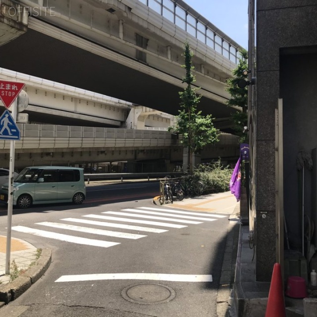 新日本池尻ビル ビル前面道路