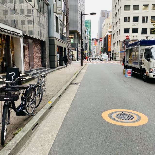 峯田ビル ビル前面道路