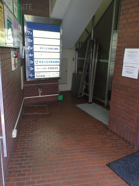 京王駅前ビル エントランス