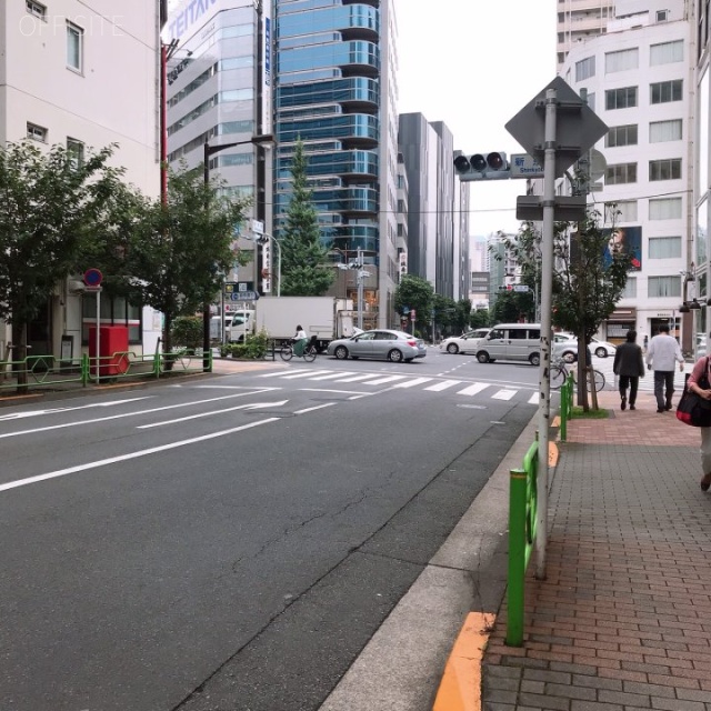 銀座スイムビル ビル前面道路