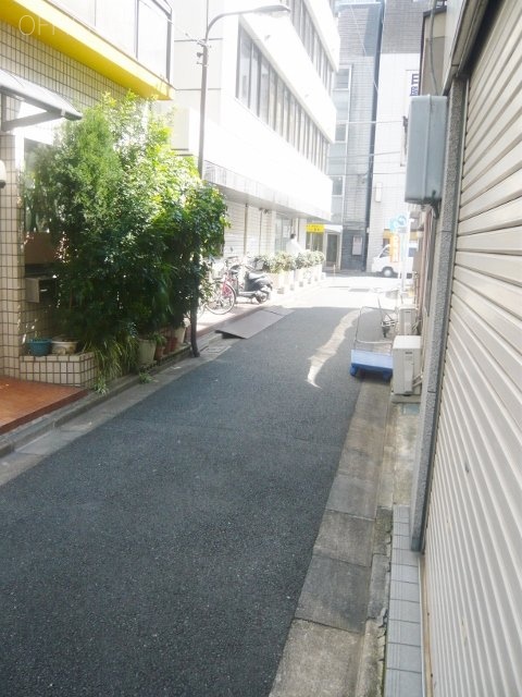 守屋ビル ビル前面道路