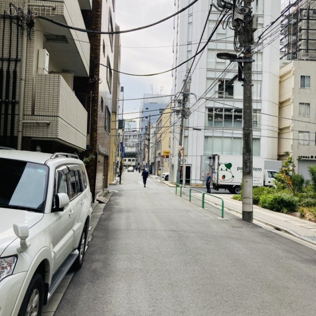JSAビル　ビル前面道路