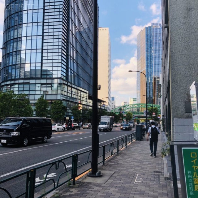 益川ビル ビル前面道路