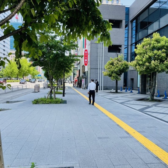 十六銀行名古屋ビル　前面歩道