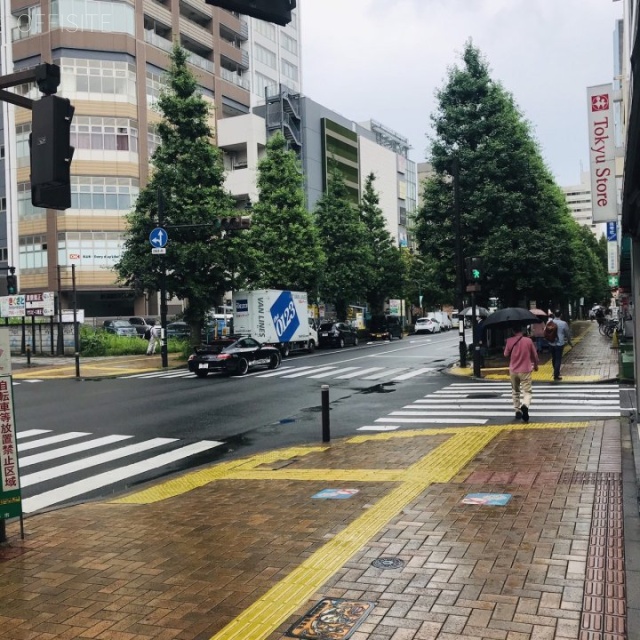 第一中央ビル ビル前面道路