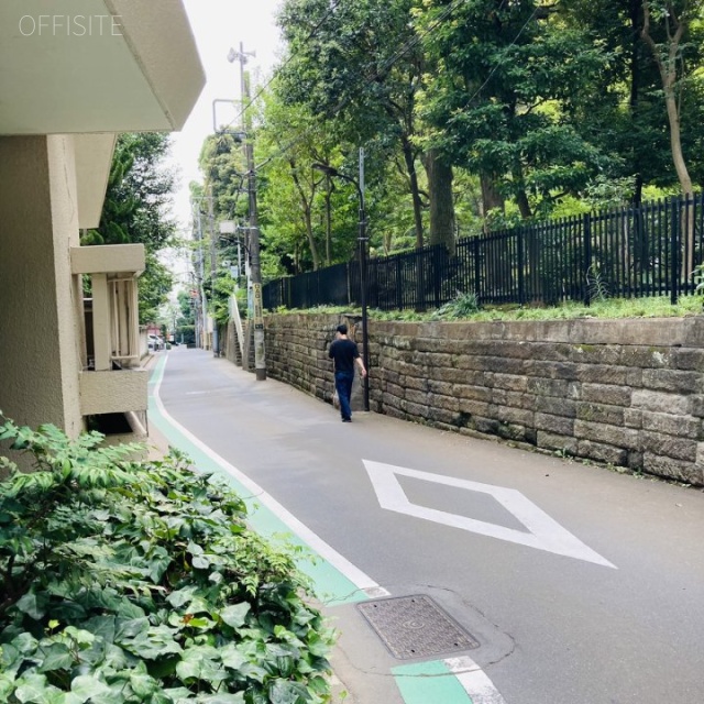 赤坂中央マンション ビル前面道路