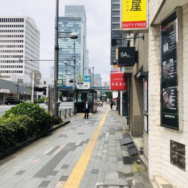 龍保険ビル ビル前面道路