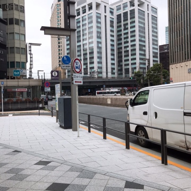 GINZA5ビル ビル前面道路