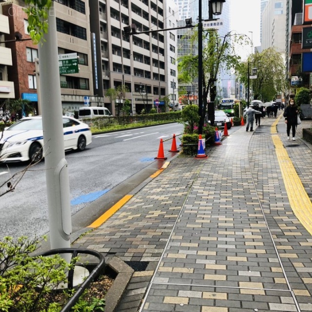 東京建物東渋谷ビル ビル前面道路