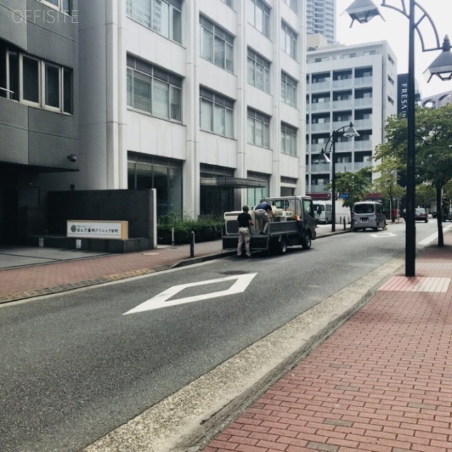 シーダ芝浦　ビル前面道路