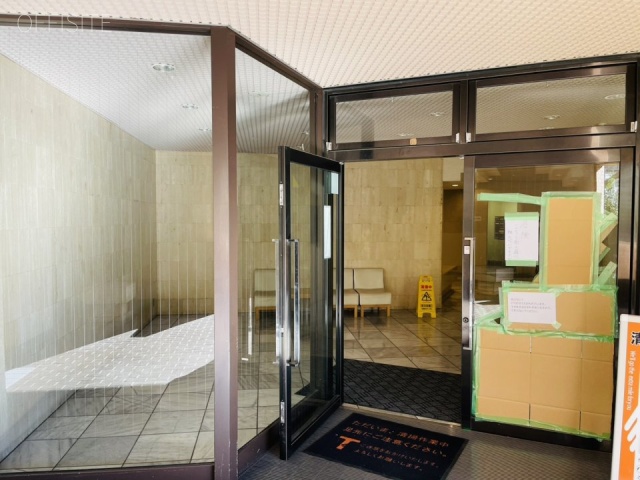 宝生ビル　オフィスビル出入口