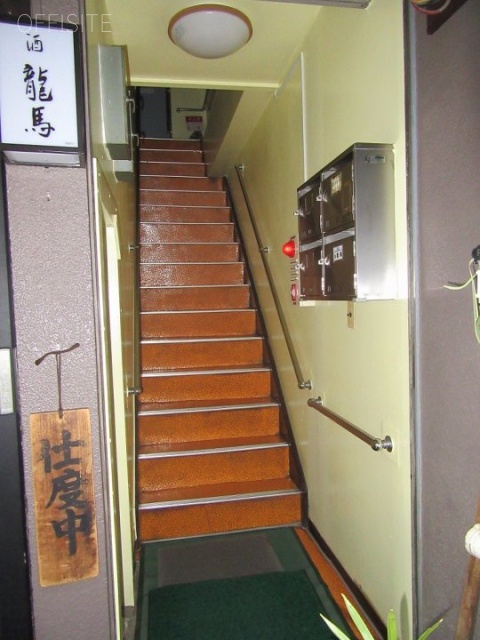 鈴木ビル エントランス