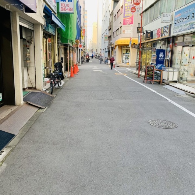 ミセキ貿易ビル ビル前面道路