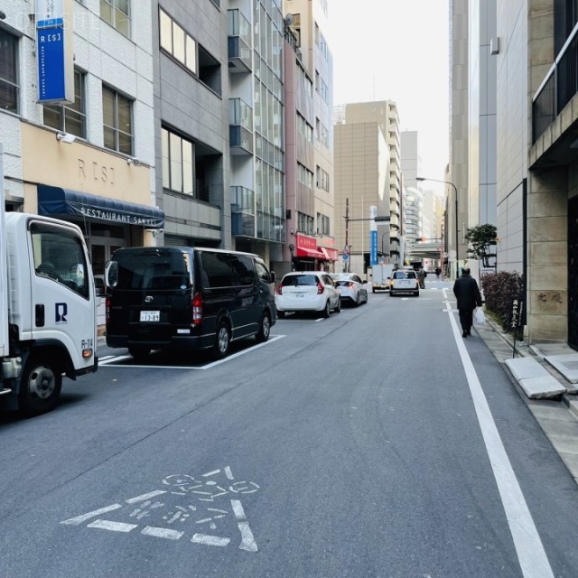 サカキビル　ビル前面道路