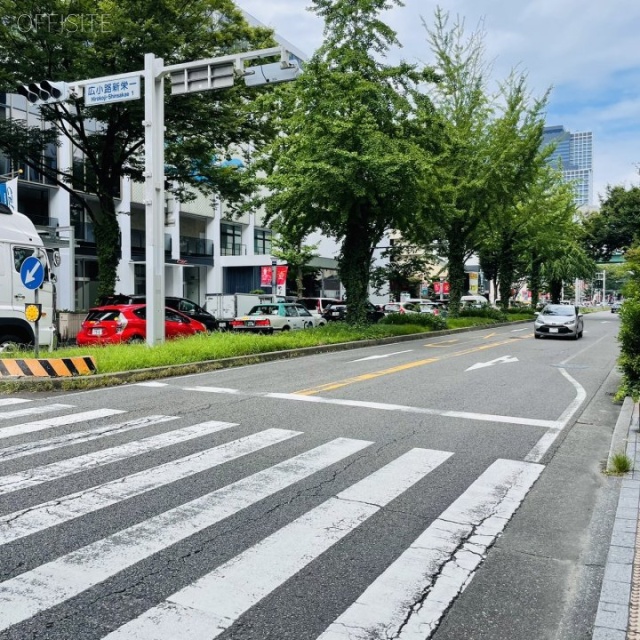 日興ビルヂング 前面に広小路通