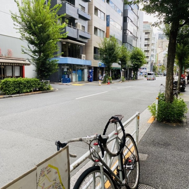 恵比寿オークビレッジビル ビル前面道路