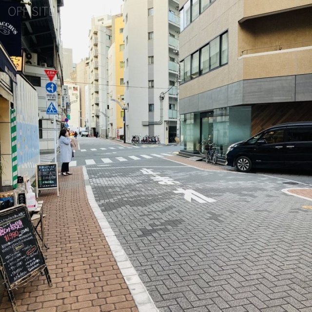 ism神田 ビル前面道路