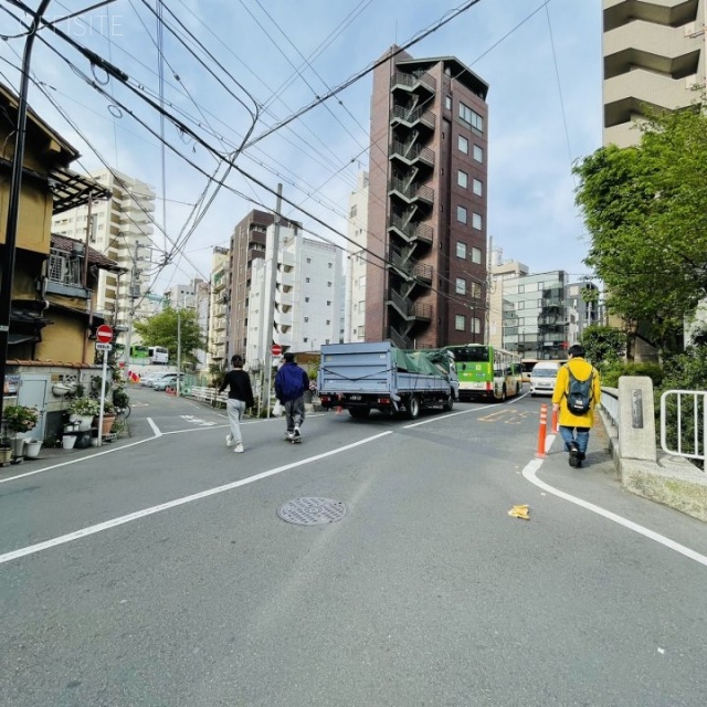 TSAビル 前面道路