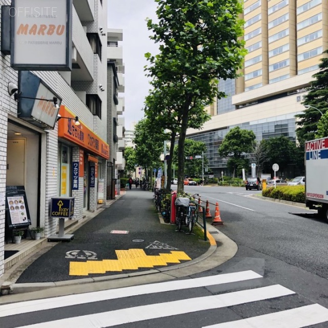 シャンベール若松町ビル ビル前面道路