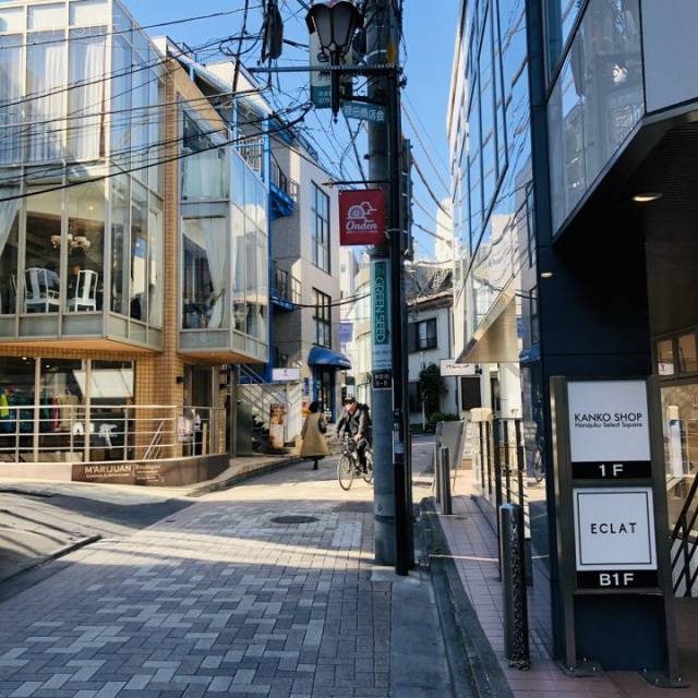 アイズビル ビル前面道路