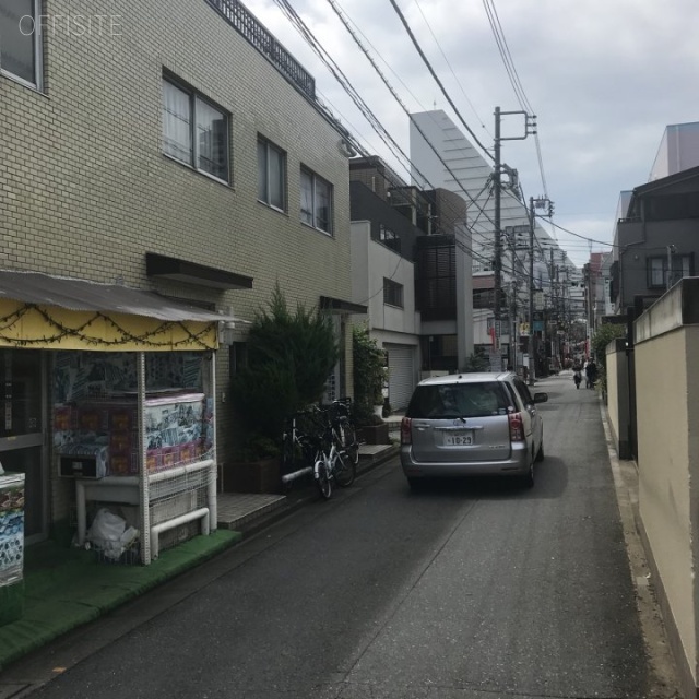尾崎ビル ビル前面道路