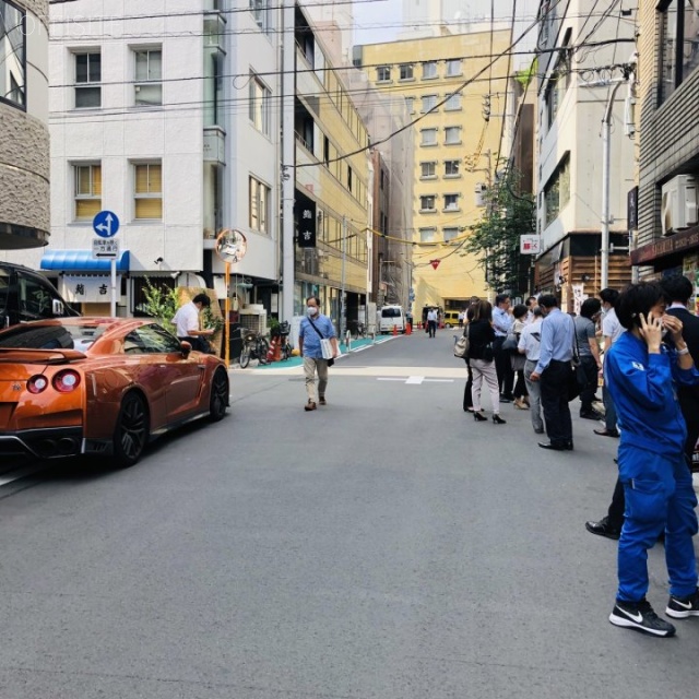 ヴェルコ黒門　ビル前面道路