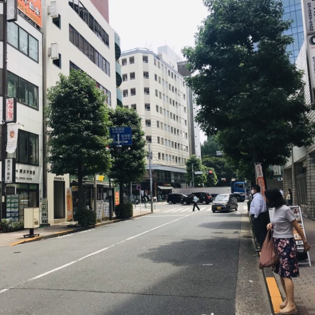 新宿SYビル ビル前面道路