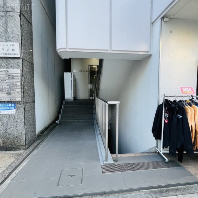 神田小川町ビル エントランス